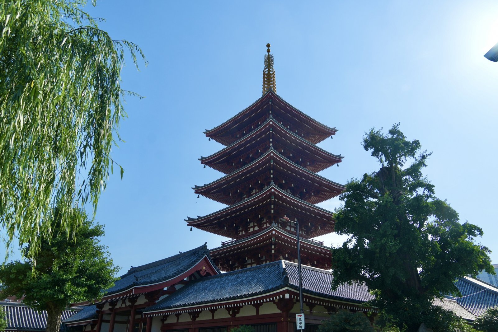 浅草寺の五重塔(昼・青空) - 浅草 都鳥 浅草寺の五重塔(昼・青空)