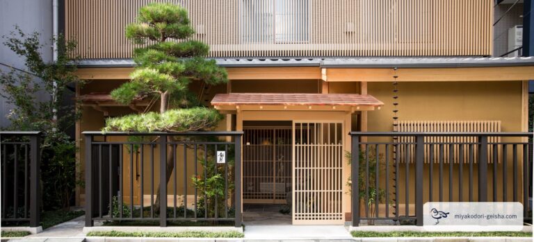 都鳥の外観（昼）。浅草・観音裏